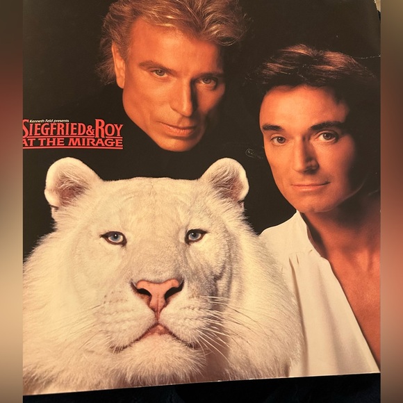 Siegfried & Roy At the Mirage 1998 Collectible Souvenir Program Book & Poster - Picture 2 of 4
